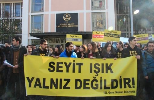 İstanbul Erkek Liseliler Öğretmenine Sahip Çıktı