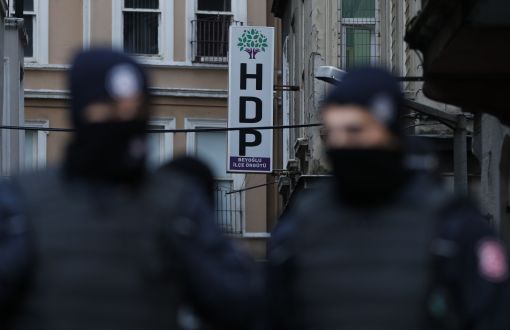 HDP Beyoğlu İlçe Binasına Polis Baskını