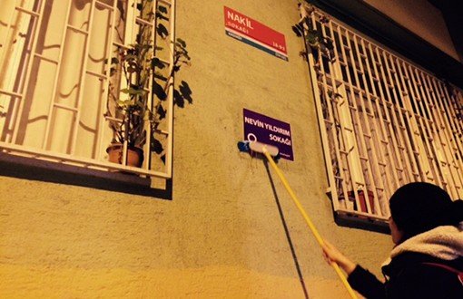 Kadınlar Kadıköy'de Sokak İsimlerini Değiştirdi