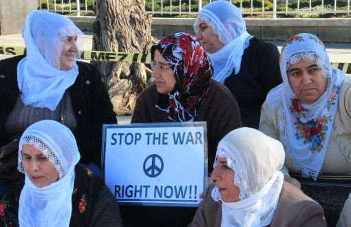Barış Anneleri Dolmabahçe'de: Ölmek Kötü Bir Şey, Tüm Anneler Barış İçin El Ele Versin