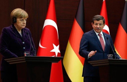 Merkel ve Davutoğlu'ndan Mülteciler İçin NATO Formülü 