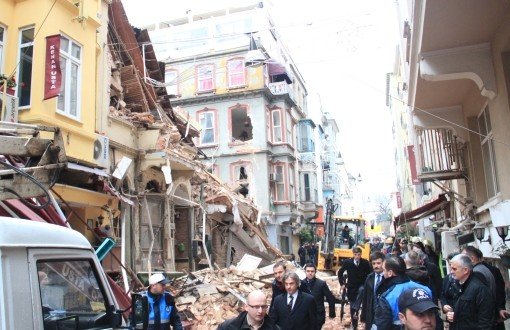 2 Buildings Collapse in Beyoğlu