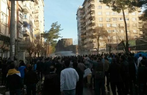 Sur'a Yürüyüşe Polis Müdahalesi
