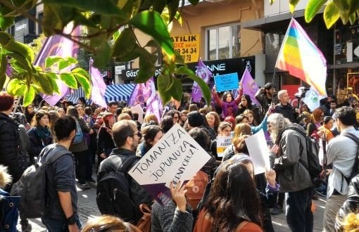Kadıköy'de 8 Mart Yürüyüşü Engellendi, Kadınlar Sokakları Terketmedi