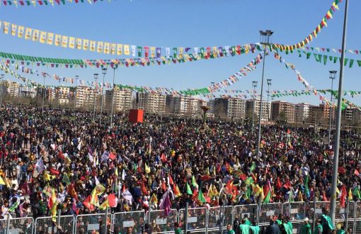 Diyarbakır'da Newroz Ateşi Yandı