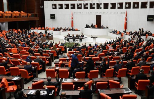 AKP, Kişisel Verilerin Korunması Kanunu’nu Geçirdi