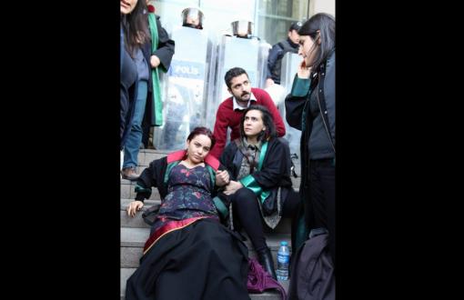 Kadın Avukatı Adliye Önünde Darp Eden Polise ve "Emri Verenlere" Suç Duyurusu