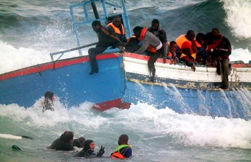 400 Mülteciyi Taşıyan Tekneler Akdeniz’de Battı