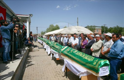 Diyarbakır’daki Patlamada Ölenlerin Cenazeleri Defnedildi