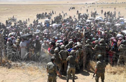 HRW: Türkiye Sınırını Mültecilere Açmalı