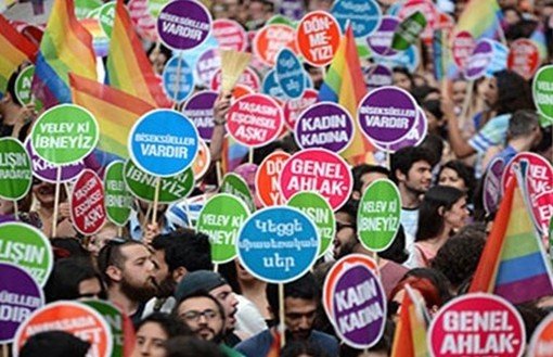 İHD ve İstanbul LGBTİ'den Onur Yürüyüşlerini Tehdit Edenlere Suç Duyurusu