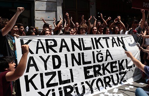 Beyoğlu Anadolu Lisesi'nde "Kızlı Erkekli" Protesto