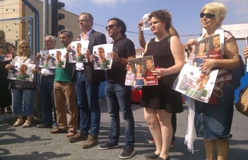 Gazeteciler Tutuklu Nöbetçi Yayın Yönetmenleri için Metris'in Önündeydi