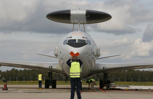 Almanya Savunma Bakanı: AWACS'ları İncirlik'e Göndermeyebiliriz