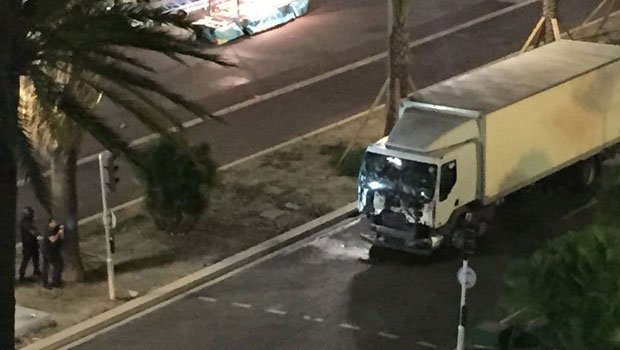 Fransa'nın Nice Kentinde Kutlamalara Kamyonla Saldırı