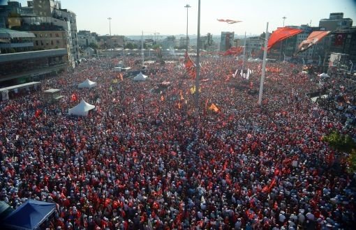 Yasaklı Taksim Demokrasiye Sahip Çıkma Meydanı Oldu