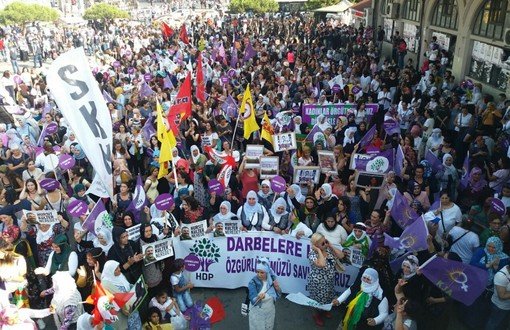 Women Gathered in Kadıköy Protesting Against Coups 