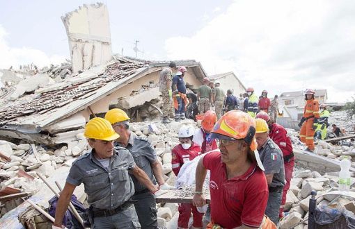 İtalya'daki Depremde Ölenlerin Sayısı 247 Oldu