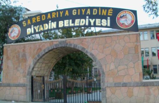 Diyadin Belediyesine Kürtçe Tabelası Tekrar Asıldı