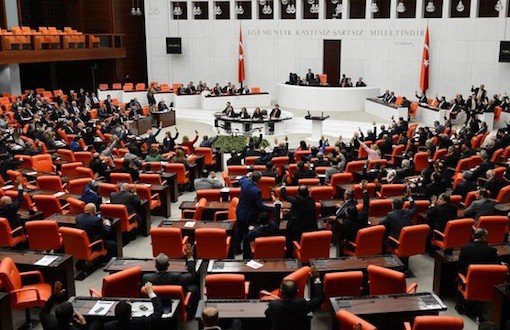 HDP'siz Anayasa Komisyonu Yedi Maddede Anlaştı
