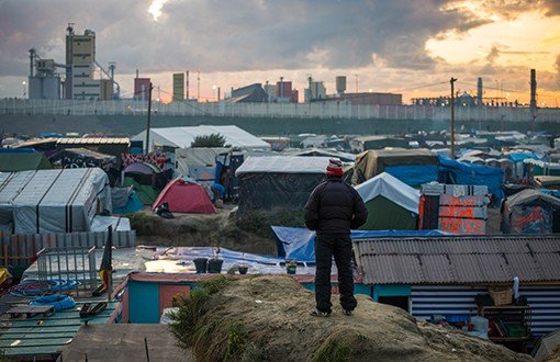 Fransa Calais'deki Mülteci Kampını Boşaltıyor