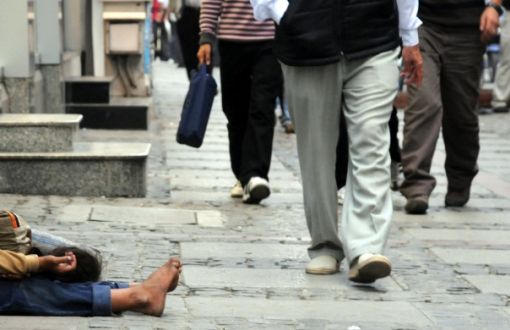 "Türkiye’de Toplumun Yüzde 70’i Borçlanarak Yaşıyor"
