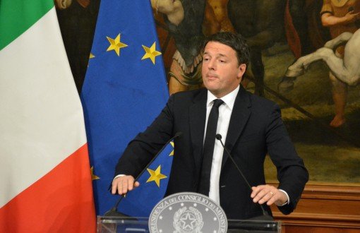 İtalya'da Anayasa Değişikliği Reddedildi, Başbakan İstifasını Açıkladı