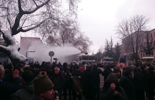 Police Attack on Those Protesting Presidential System in Front of Parliament