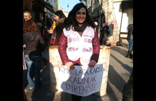 KHK ile İhraç Edilen Betül Celep Kadıköy'de Eylemde