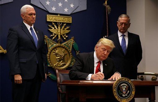 Trump ABD'ye Mülteci Kabulünü Durdurdu