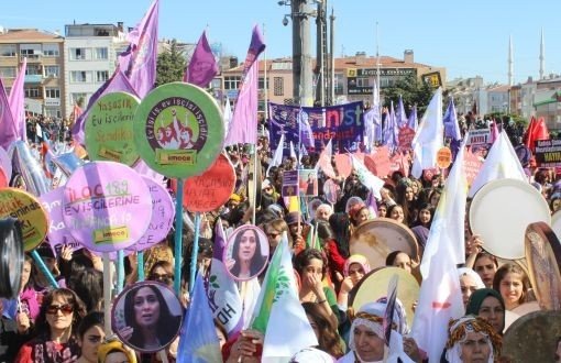 Kadınlar 8 Mart İçin Bakırköy'de Toplandı, Hep Birlikte "Hayır" Dedi 
