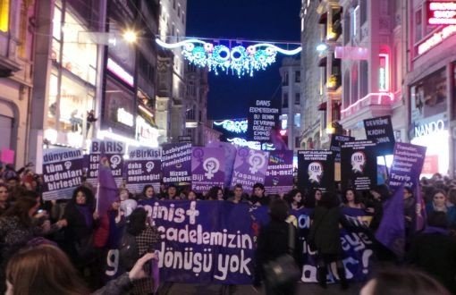 Women Fill İstiklal Street at March 8 Night March 