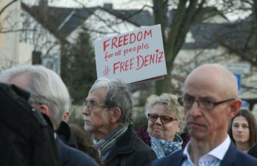 Mahpus Gazeteci Deniz Yücel İçin Almanya'da Özgürlük Nöbeti