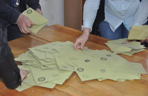 Oy Pusulasının Fotoğrafını Çekenlere Seçim Kanunu'na Muhalefetten İşlem