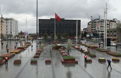Atatürk Kültür Merkezi ve Laleler