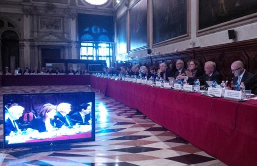 Venedik Komisyonu: Medyanın Susturulması Demokrasiyi Etkiler