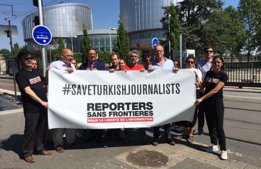 RSF'den AİHM Önünde Türkiyeli Gazeteciler için Protesto