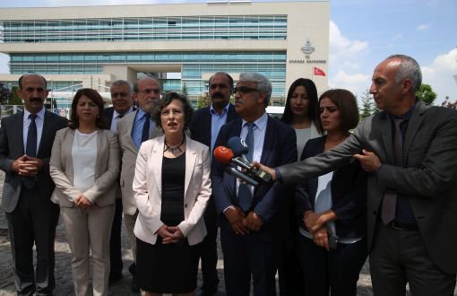 Parlamenterên HDPyê ji bo parlamenterên girtî bang li Dadgeha Destûrî kirin: “Wêrek bin”