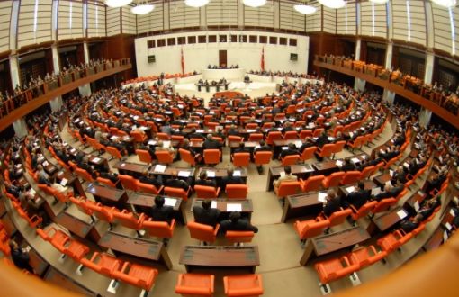 CHP Grubu Meclis Genel Kurulu'nu Terketti