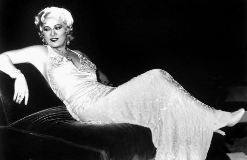 Mae West: “Tanrının Pek Az Yardımı Oldu” 