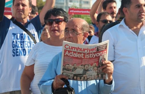 Cumhuriyet Okurları: Sansürü Gazetecilerin Özgür Kalemleri Bitirecek