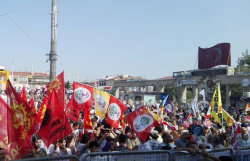 Barış İçin Bakırköy'den Seslendiler: Savaşın Faturalarını Ödemeyeceğiz