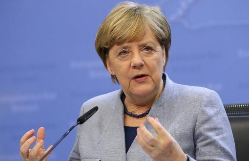Merkel: Agreed on Cut in Financial Aid