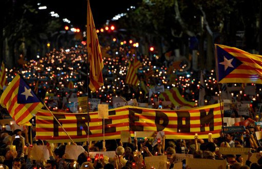 Katalonya Bağımsızlık İlan Etti, İspanya Katalan Yönetimini Feshetti