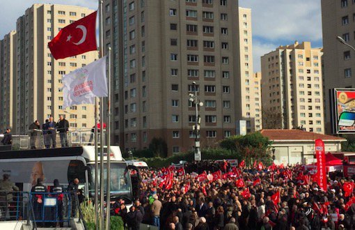 Battal İlgezdi Görevden Uzaklaştırıldı, CHP'liler Ataşehir Belediyesi Önünde