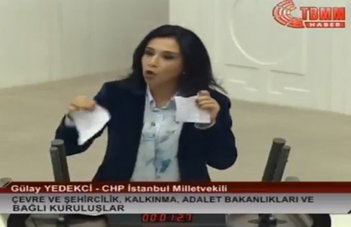 CHP'li Yedekci Meclis'te Bütçeyi Yırttı