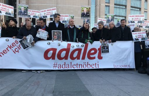 Cumhuriyet Davası Öncesi Çağlayan'da Gazetecilerle Dayanışma