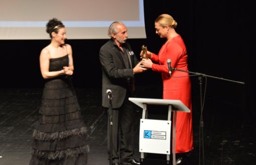 En İyi Yardımcı Kadın Oyuncu Ödülü Ayta Sözeri'ye