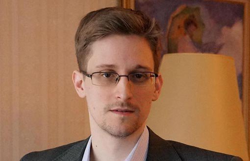 Snowden: “Facebook Bir İstihbarat Şirketi”
