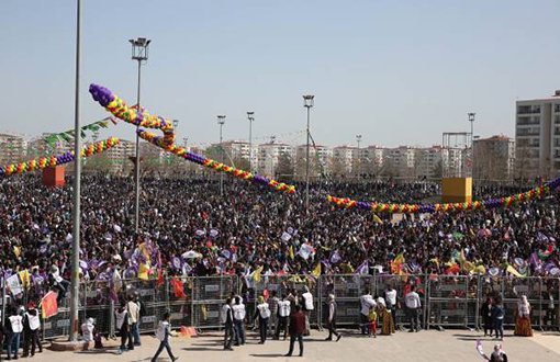 Diyarbakır'da Newroz Ateşi Yakıldı